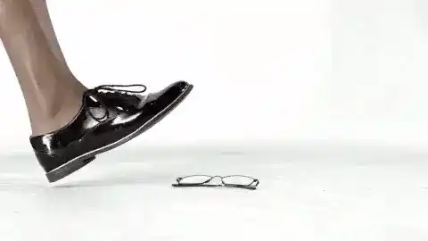 Elegant frameless glasses